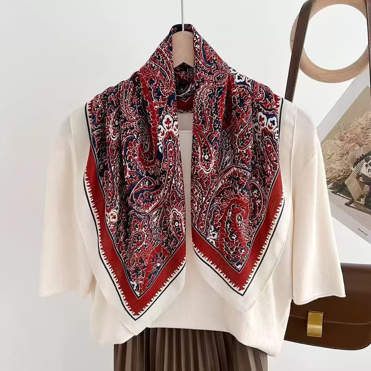 وشاح مربع بنقشة زهرة الكاجو بت - مراجعة Bandana Multi Way وسعره