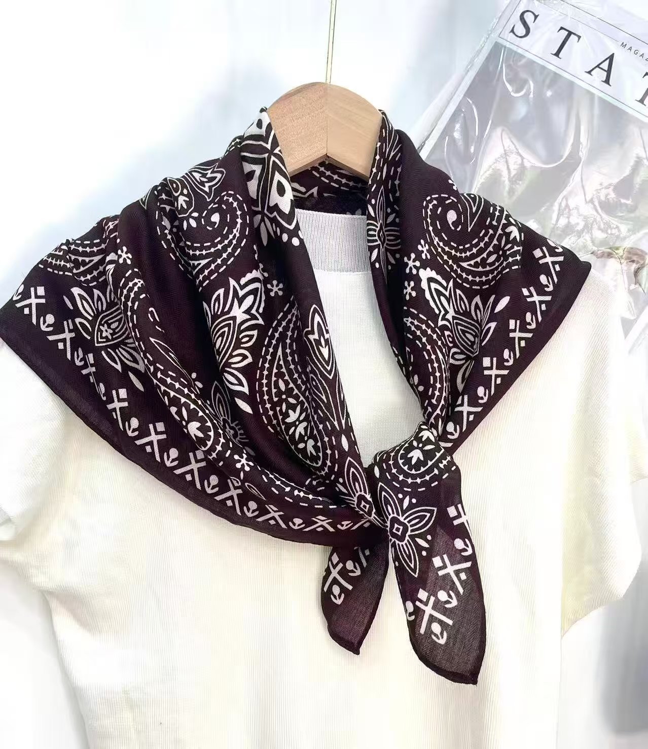 وشاح مربع بنقشة زهرة الكاجو بت - مراجعة Bandana Multi Way وسعره